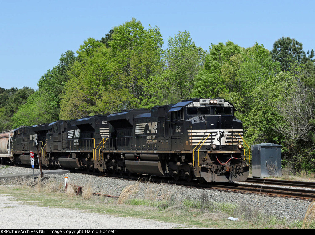 NS 1162 leads train 350-20